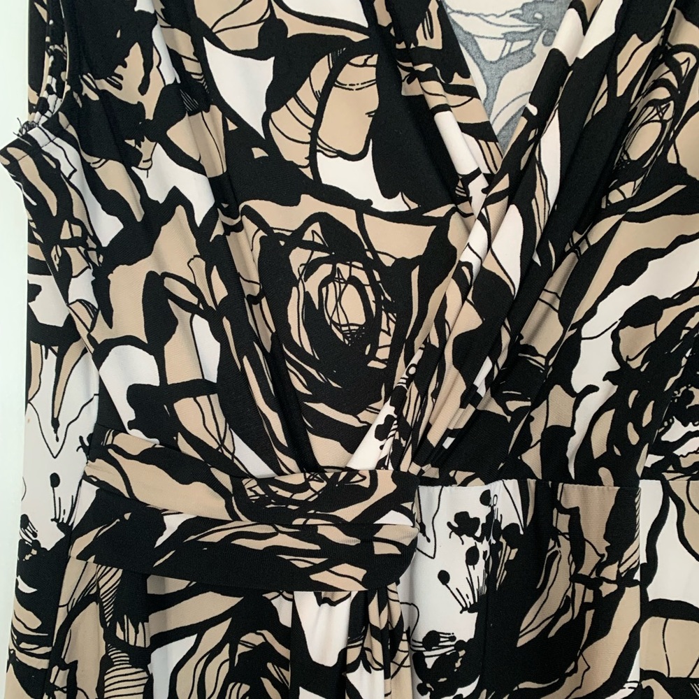 Stretchy print v neck dress